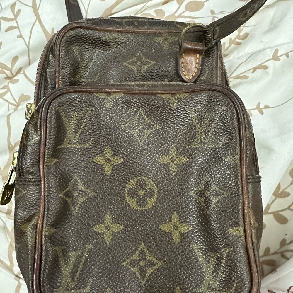 Louis Vuitton vintage Amazon crossbody bag, with some flaws one zipper broken